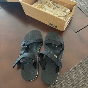 Teva Women’s Universal Slide Sandal in black, size 6